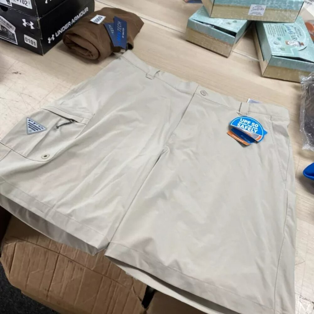 Columbia Deep Waves Omni-Shade Men’s Short Khaki 40 Inch 10 Inch Inseam